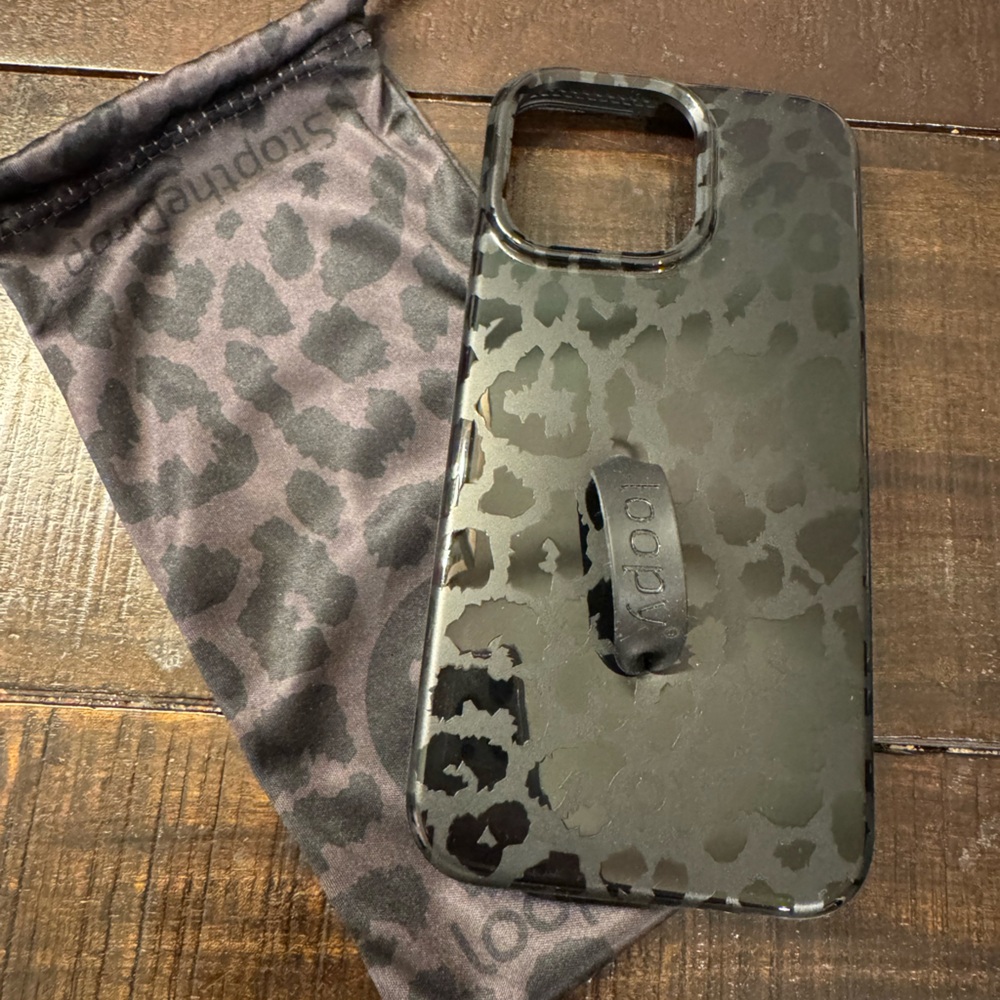 Loopy iPhone 15 Pro Max Black Leopard Phone Case